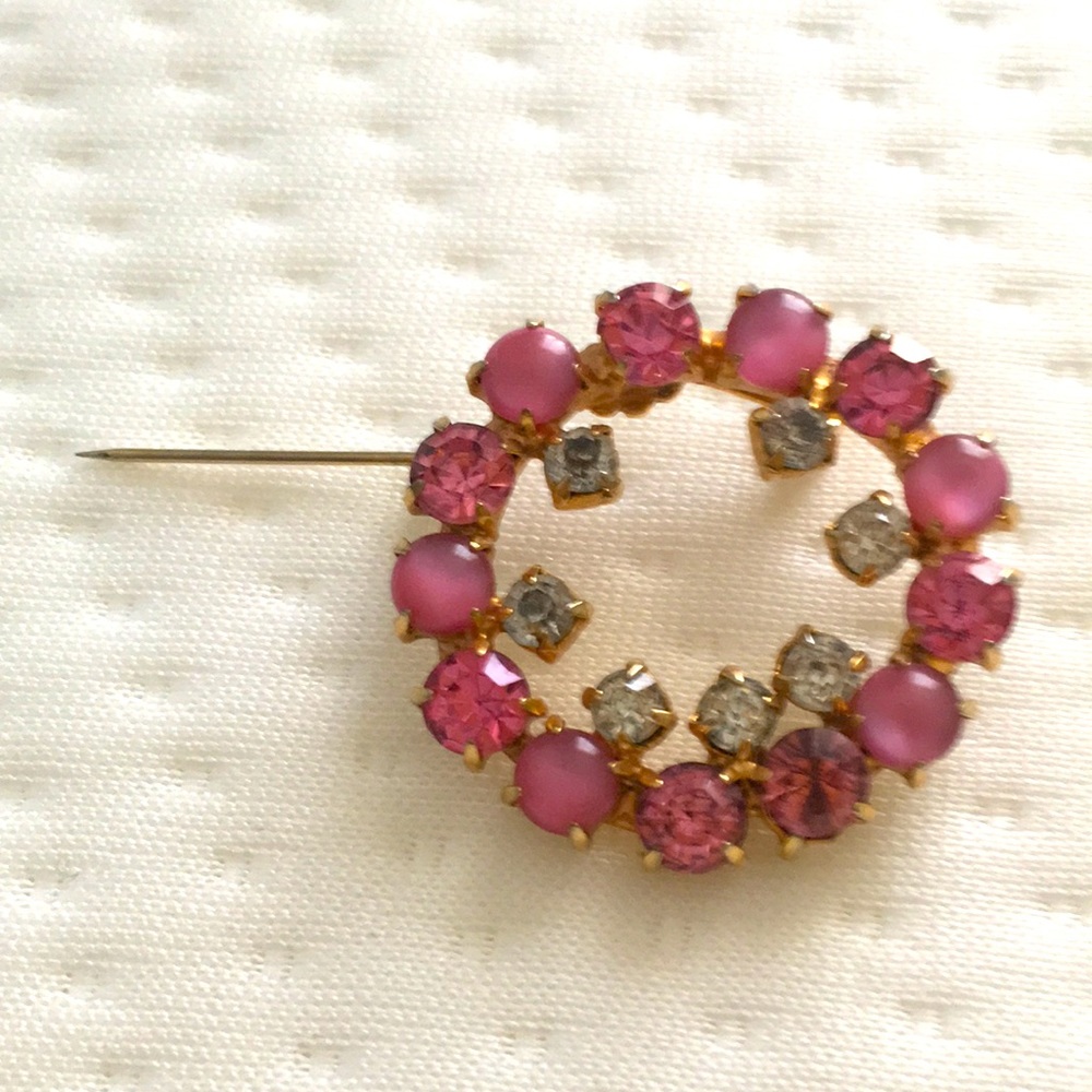 Vintage pink stones brooch